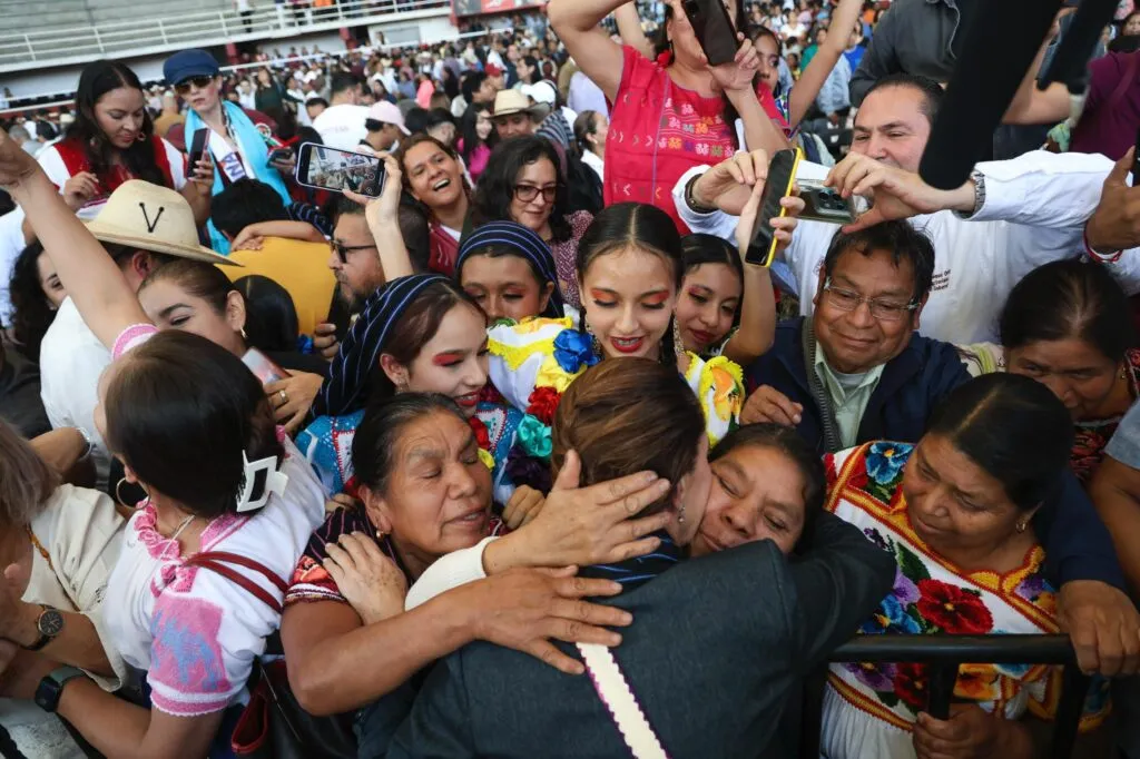 Sheinbaum visita 16 estados y reunió a 250 mil ciudadanos