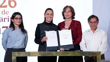 La presidenta Claudia Sheinbaum durante el anuncio de la transformación del INEHRM y la ampliación de su oferta educativa.