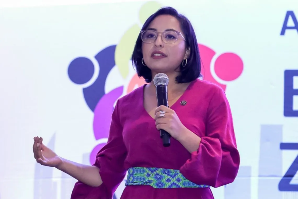 Alcaldesa de Tizayuca presenta TizApp y MercaTiza como parte del gobierno digital