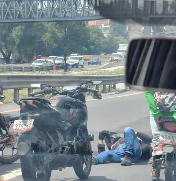 Motociclista derrapa en la México-Pachuca