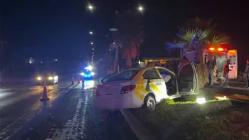 Taxi involucrado en accidente vial sobre la carretera Pachuca–Actopan