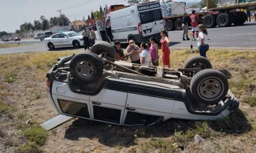 Autopista México-Pachuca: volcadura de Jeep deja un lesionado