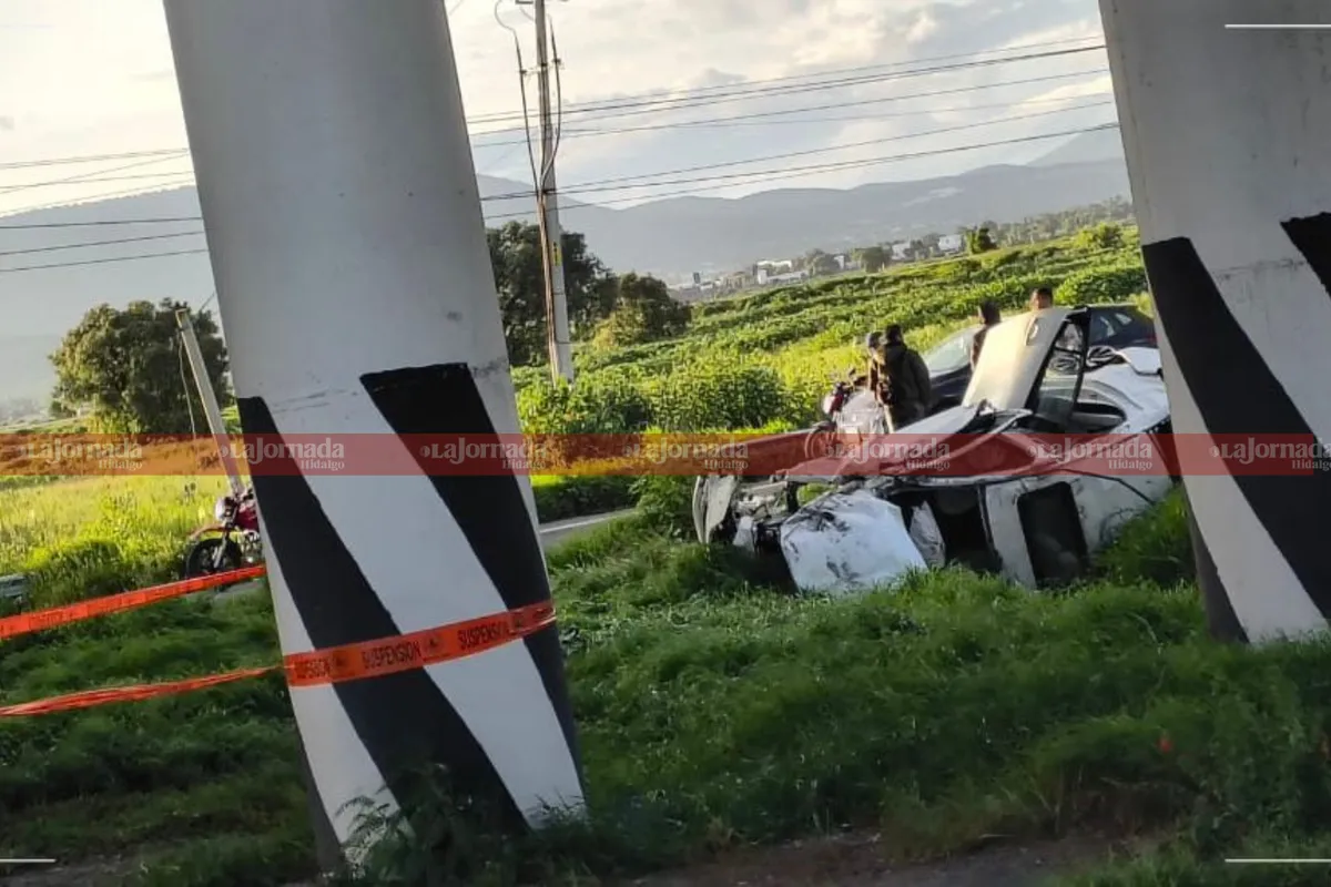 Fatal accidente en la México–Pachuca: un auto quedó destrozado tras chocar con un pilar