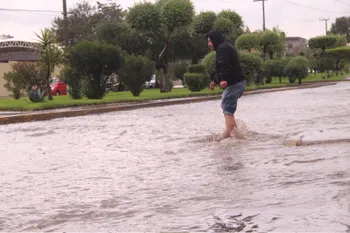 Lluvia intensa sobre una vialidad en Hidalgo.