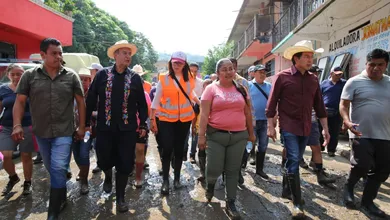 Autoridades federales y estatales de educación evaluaron daños en planteles de la región Otomí–Tepehua y coordinan acciones para reanudar clases.