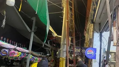 Bomberos controlan conato de incendio por falla eléctrica en feria de Tulancingo.