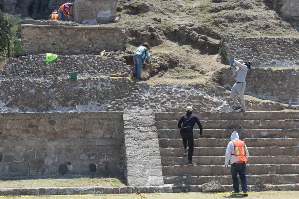 Trabajadores reportaron el hallazgo de restos humanos y de un jaguar durante labores en Huapalcalco