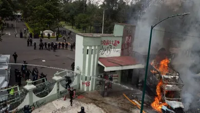 Claudia Sheinbaum condenó los actos violentos en el Campo Militar 1 y reafirmó su compromiso con la verdad y la justicia en el caso Ayotzinapa.