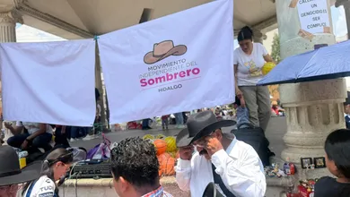 Entre firmas, mensajes políticos y entrega de pelotas, un nuevo movimiento ciudadano comenzó a hacerse visible en el centro de Pachuca