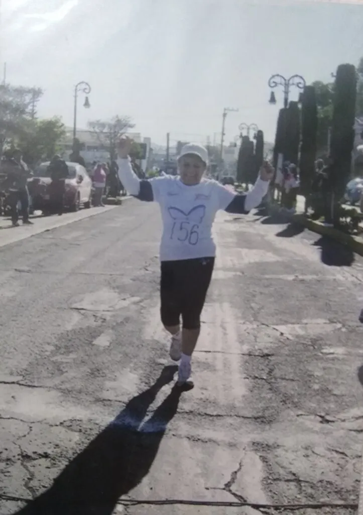 “Yo entrenaré hasta que el cuerpo aguante”: atleta Reyna a sus casi 80 años