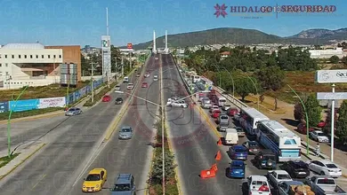 ¡Tráfico pesado en el bulevar Colosio! Autoridades piden manejar con precaución y seguir las indicaciones de tránsito.