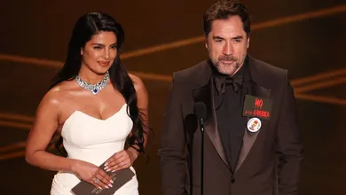 Javier Bardem presenta el premio a Mejor Película Internacional con un mensaje por la paz en los Oscar 2026.