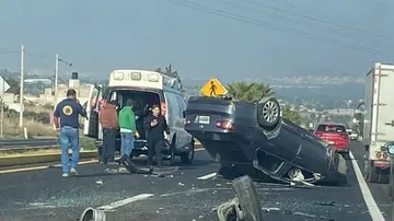 Doble volcadura en la carretera Pachuca-Tulancingo deja dos lesionados
