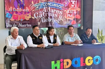 Desfile de Catrinas y Altares en Tetepango, Hidalgo, durante el Día de Muertos.