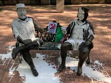 Vandalizan estatua de Fidel Castro y el Che Guevara