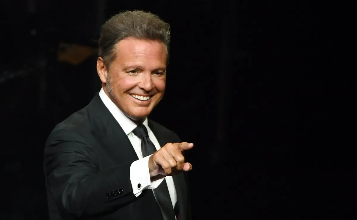 Luis Miguel reaparece en redes; luce más delgado y joven