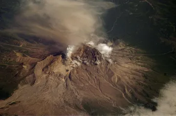 Volcán Shiveluch entra en erupción tras sismo en Rusia