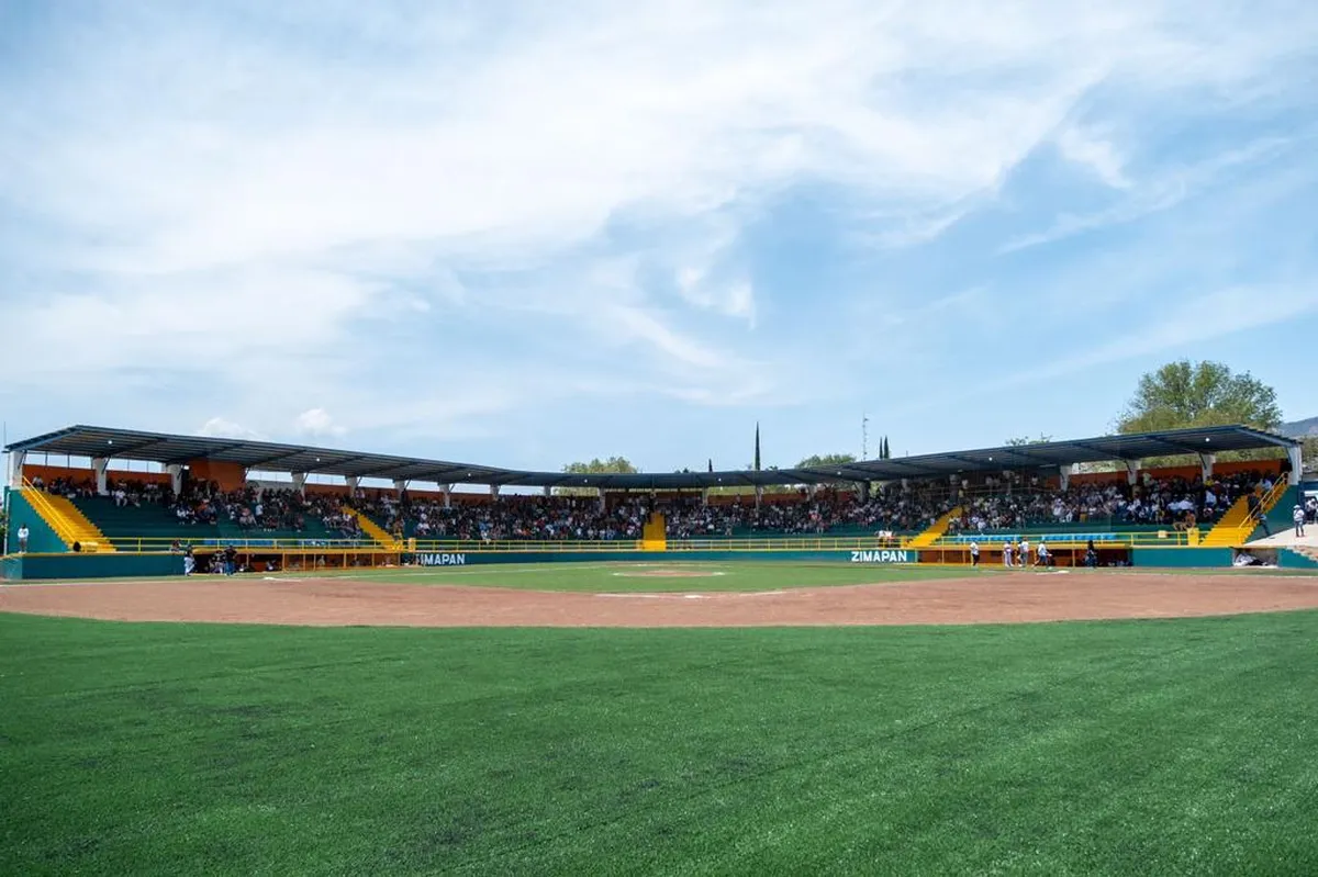 Inauguran remodelación de estadio de beisbol en Zimapán