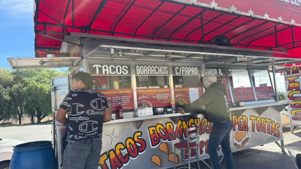 Comerciantes reabren puestos tras tres meses de cierre en Pachuca