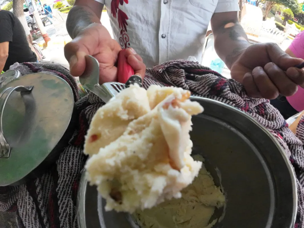 ¿Un helado de canela, de maíz morado o de pulque con chinincuil?