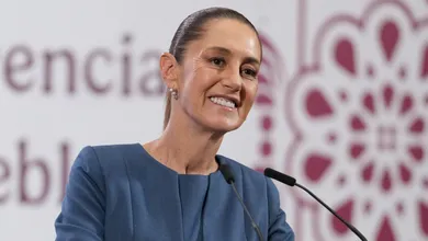 Claudia Sheinbaum destacó que las mañaneras son un espacio para responder a noticias falsas y defender al pueblo.