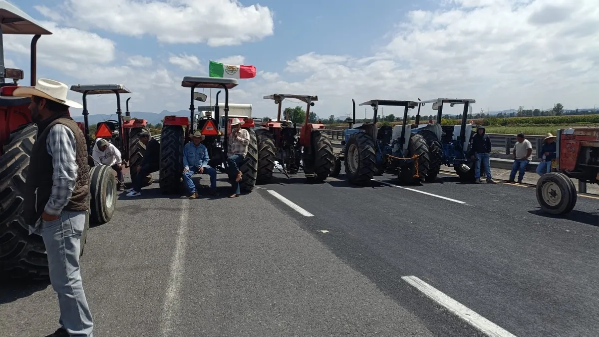Campesinos bloquean el Arco Norte en Tula
