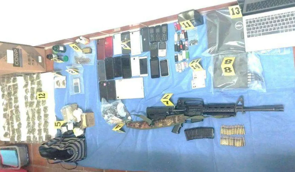 Pachuca: caen 4 narcomenudistas; decomisan arma y celulares