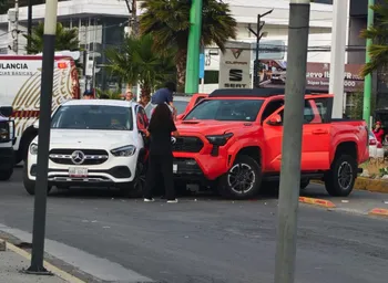 Choque múltiple provoca caos en el bulevar Felipe Ángeles