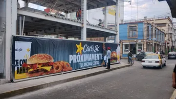 Comerciantes en el centro de Tulancingo se sienten amenazados por la apertura de Carl´s Jr