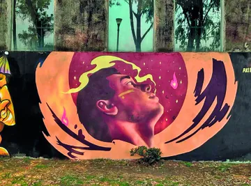 ¡Orgullo Hidalguense! Victoria pinta mural “Medicina” en Lisboa  