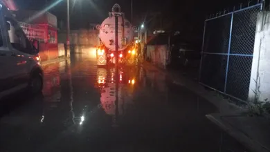 Río Tula alcanza niveles críticos tras lluvias; activan alerta naranja y vecinos trabajan en limpieza.