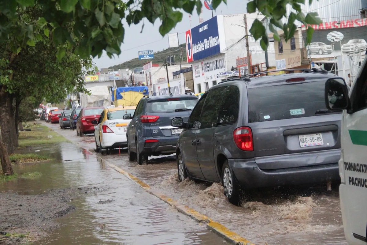 Inundaciones y caos vial tras las lluvias en Pachuca: conoce las zonas más afectadas.