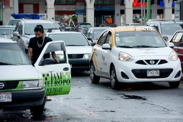 Capacitan a conductores y concesionarios para el uso de Taxi Contigo