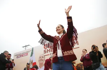 INE quitó posibilidad de votar a 35 mil mexicanos en el extranjero: Sheinbaum