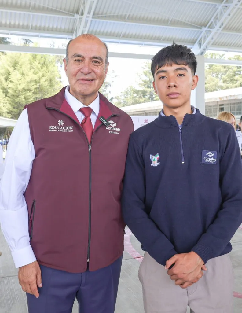 Natividad Castrejón entrega cancha techada en Conalep Tepeji