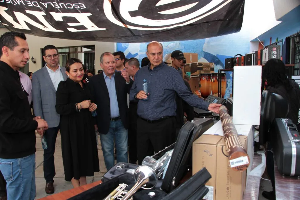 Escuela de Música de Hidalgo recibe instrumentos musicales y equipo de audio