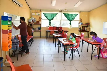 Ya no debe haber escuelas cerradas: López Obrador