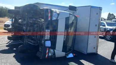 Camión de carga vuelca en la México-Pachuca y bloquea carriles. Conoce los detalles del incidente.