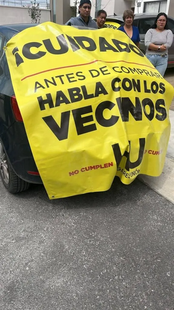 Vecinos de Abeto protestan contra constructora por fallas en viviendas en Tizayuca