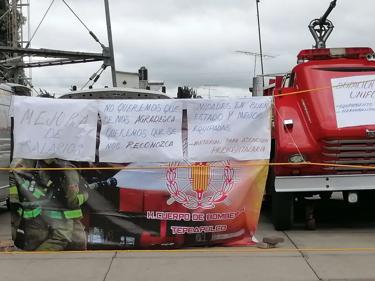 Bomberos de Tepeapulco realizan paro de labores
