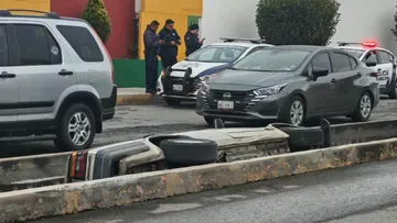 Auto dentro de canal en Chavarría