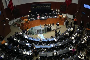 Panistas llevan “casa en Houston” al Senado; piden investigación a hijo de AMLO