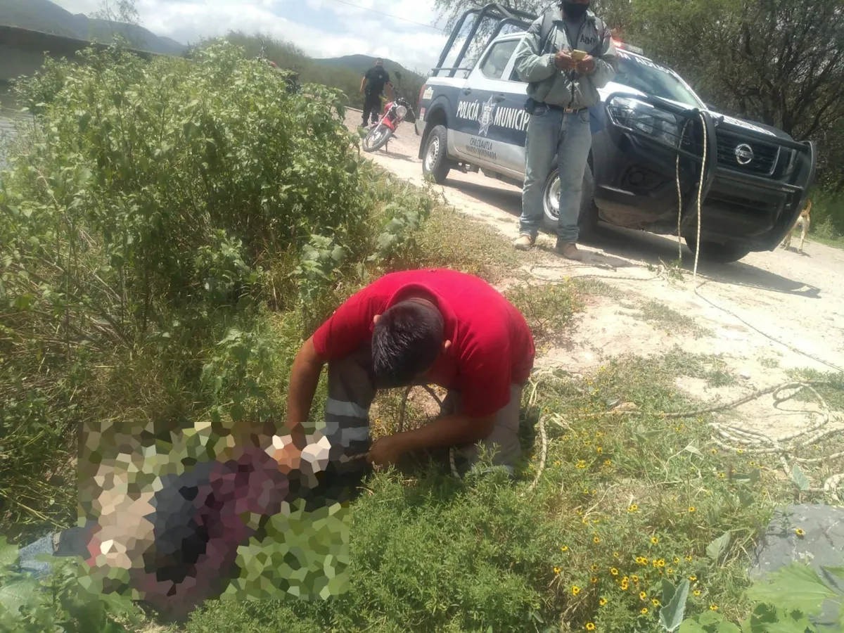 Hallan cuerpo flotando en aguas negras en Chilcuautla
