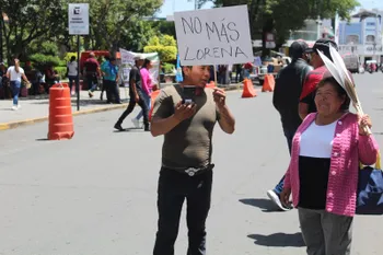 Manifestantes realizan protesta ciudadana en el centro de Tulancingo.