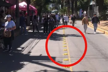 La petición suma 237 firmas y sigue sin respuesta definitiva. Los habitantes de Periodistas buscan que retiren las boyas de avenida Revolución.