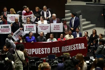 Celebra López Obrador aprobación en general del PEF 2024