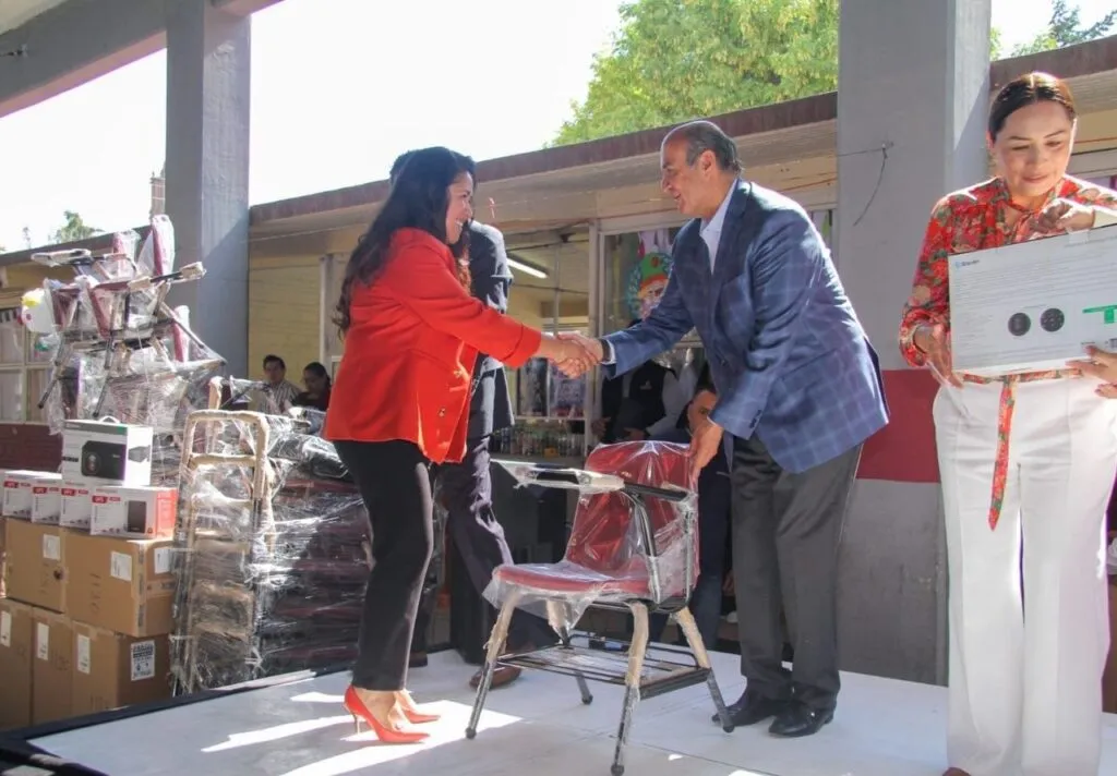 Invierten más de 5 millones en escuelas de Atitalaquia e Ixmiquilpan: entregan obras y equipo