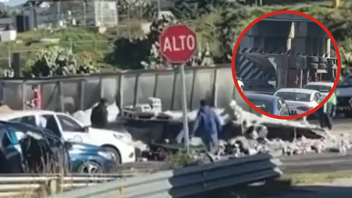 Tráiler vuelca y desata rapiña 2025