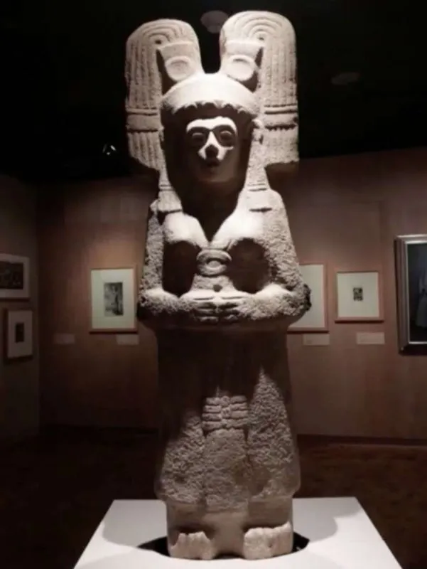 ‘La joven de Amajac’ será la escultura que sustituirá a Cristóbal Colón en Reforma