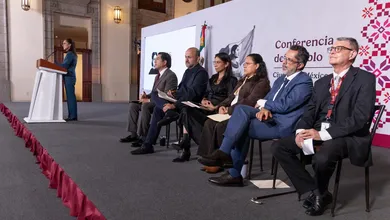 Sheinbaum plantea debate sobre redes sociales entre menores.
